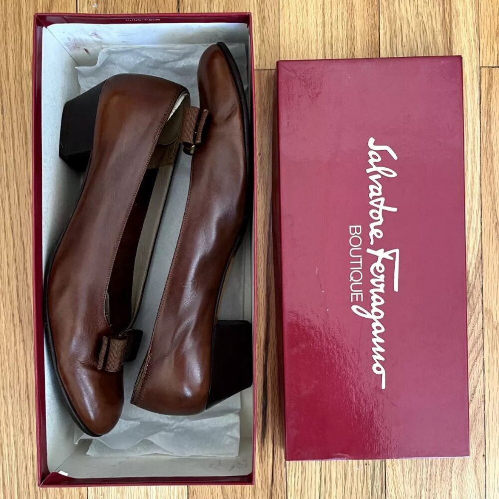 Vintage Salvatore Ferragamo Women's Size 10 - Vara Bow Pumps - Brown